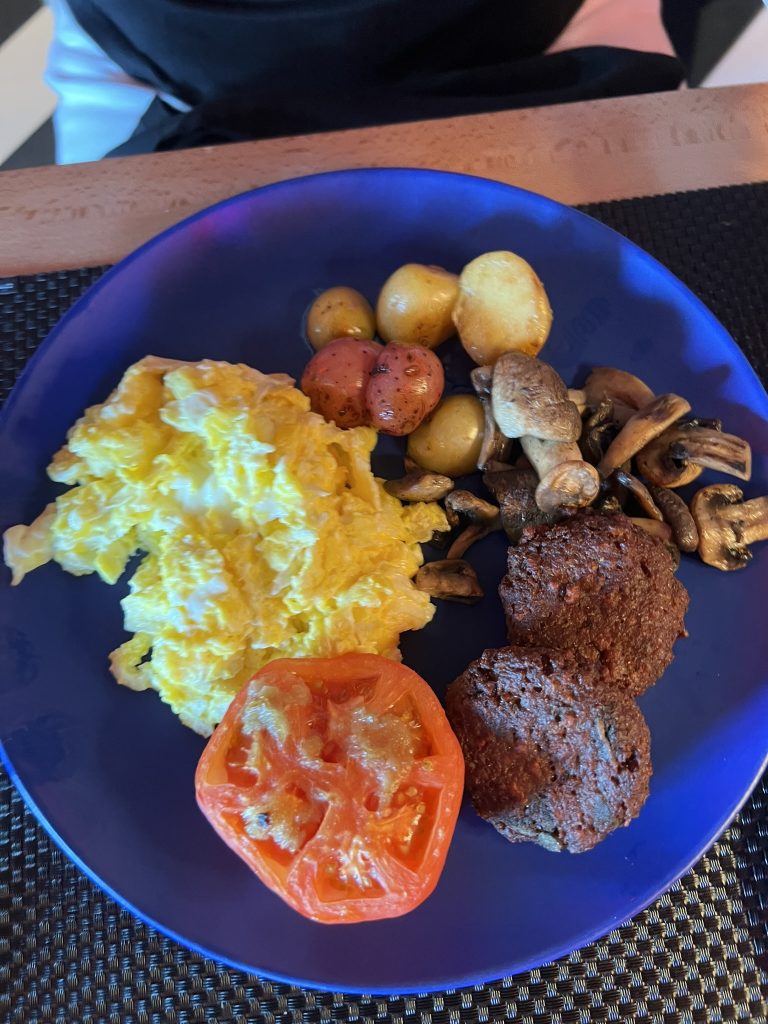 plenty of breakfast dining options